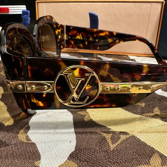 Louis Vuitton sunglasses - Picture 10 of 10